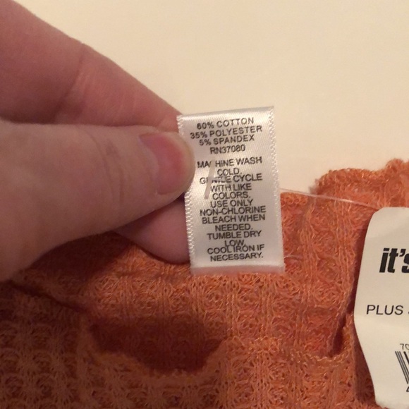 Women’s Crop Top, Salmon Color, It’s Fashion, Plus Sports Wear, Size 1X - Picture 4 of 6